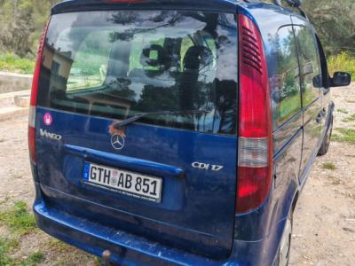 Mercedes Benz Vaneo Diésel, 08/2004, 91 CV, TÜV hasta 09.12.26, azul, enganche de remolque y remolque para coche