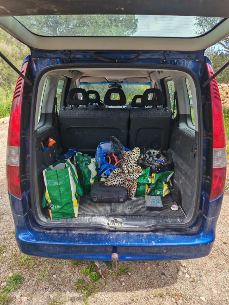 Mercedes Benz Vaneo Diésel, 08/2004, 91 CV, TÜV hasta 09.12.26, azul, enganche de remolque y remolque para coche