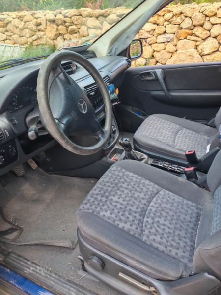 Mercedes Benz Vaneo Diésel, 08/2004, 91 CV, TÜV hasta 09.12.26, azul, enganche de remolque y remolque para coche