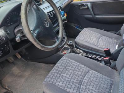 Mercedes Benz Vaneo Diésel, 08/2004, 91 CV, TÜV hasta 09.12.26, azul, enganche de remolque y remolque para coche