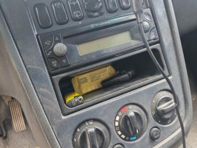 Mercedes Benz Vaneo Diésel, 08/2004, 91 CV, TÜV hasta 09.12.26, azul, enganche de remolque y remolque para coche