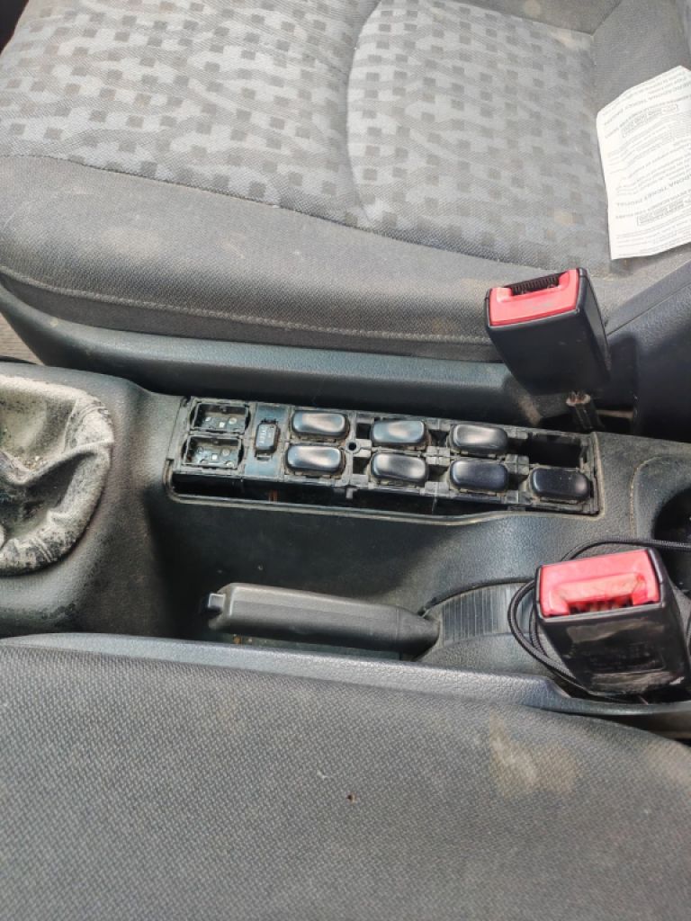 Mercedes Benz Vaneo Diésel, 08/2004, 91 CV, TÜV hasta 09.12.26, azul, enganche de remolque y remolque para coche