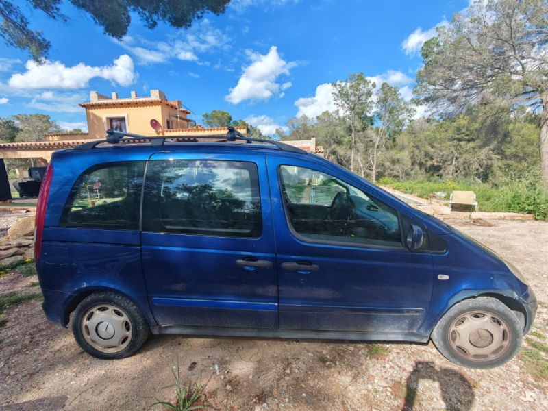 Mercedes Benz Vaneo Diésel, 08/2004, 91 CV, TÜV hasta 09.12.26, azul, enganche de remolque y remolque para coche