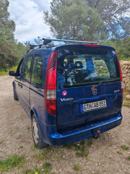 Mercedes Benz Vaneo Diésel, 08/2004, 91 CV, TÜV hasta 09.12.26, azul, enganche de remolque y remolque para coche