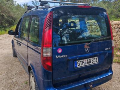 Mercedes Benz Vaneo Diésel, 08/2004, 91 CV, TÜV hasta 09.12.26, azul, enganche de remolque y remolque para coche