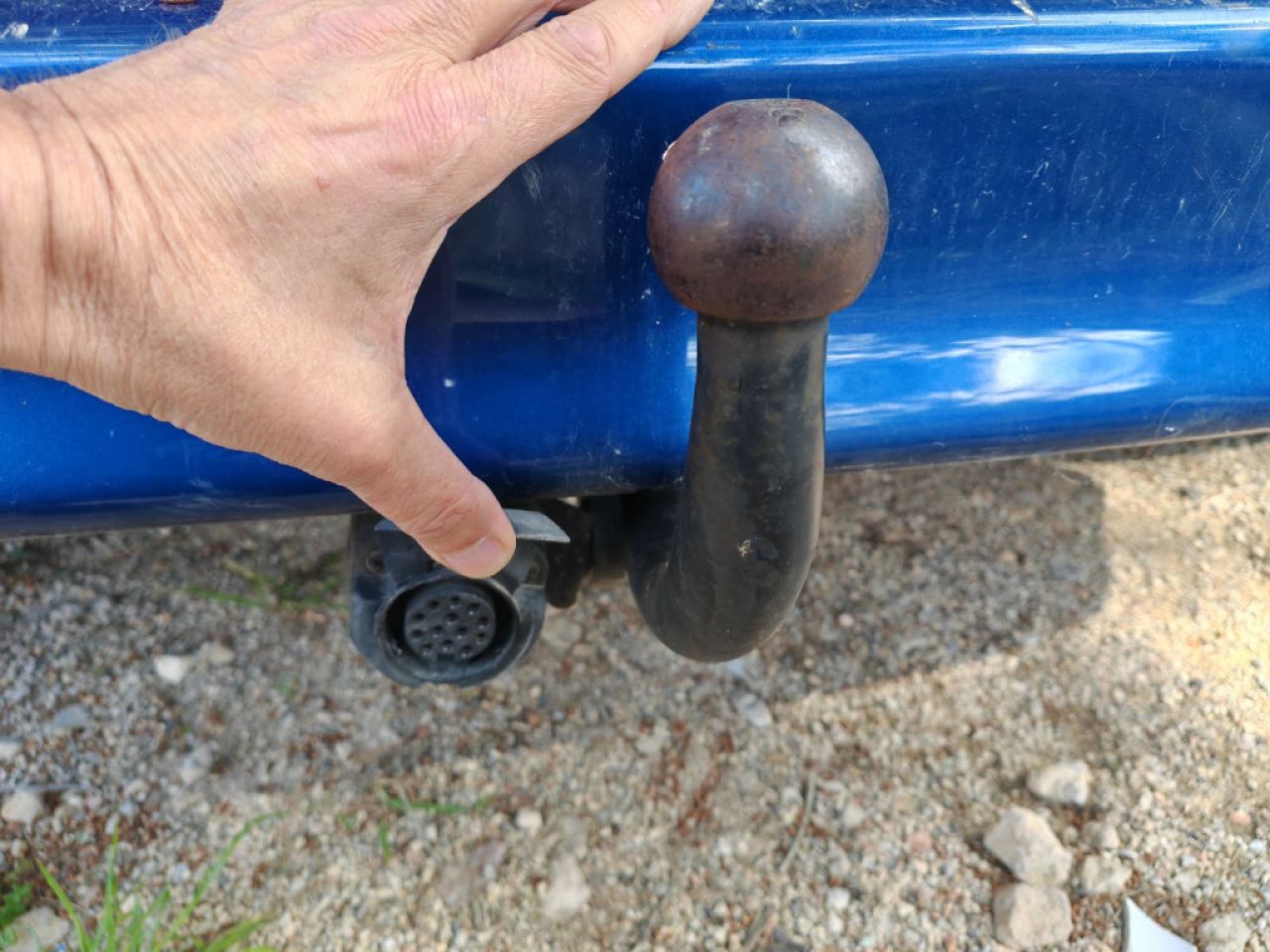 Mercedes Benz Vaneo Diésel, 08/2004, 91 CV, TÜV hasta 09.12.26, azul, enganche de remolque y remolque para coche