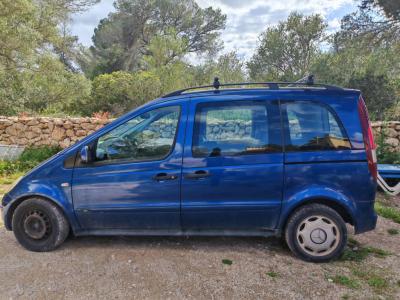 Mercedes Benz Vaneo Diésel, 08/2004, 91 CV, TÜV hasta 09.12.26, azul, enganche de remolque y remolque para coche