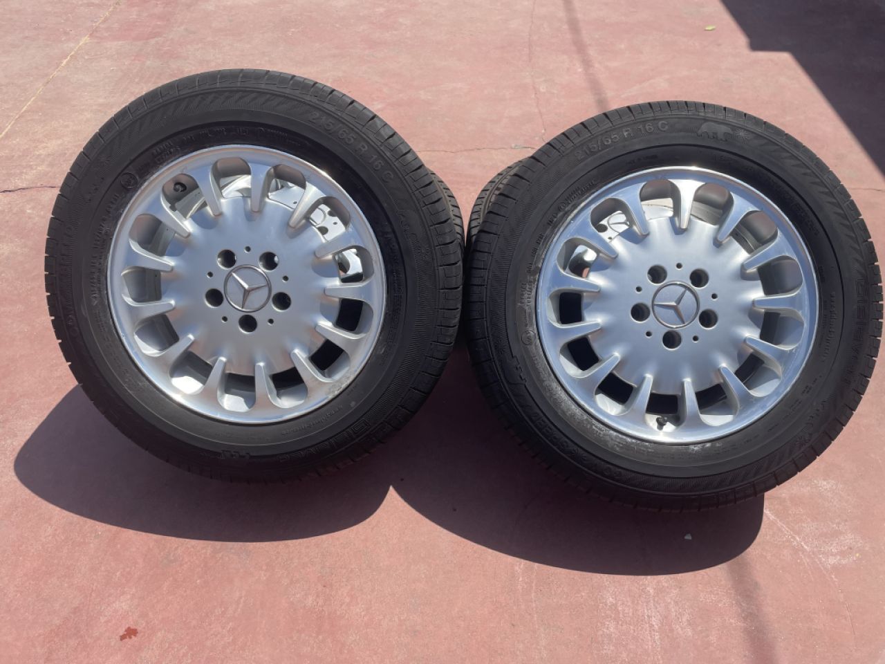 Mercedes Vito R16X7 ET42 Felgensatz. Verankerung 5X112 Praktisch neue Reifen Größe 215