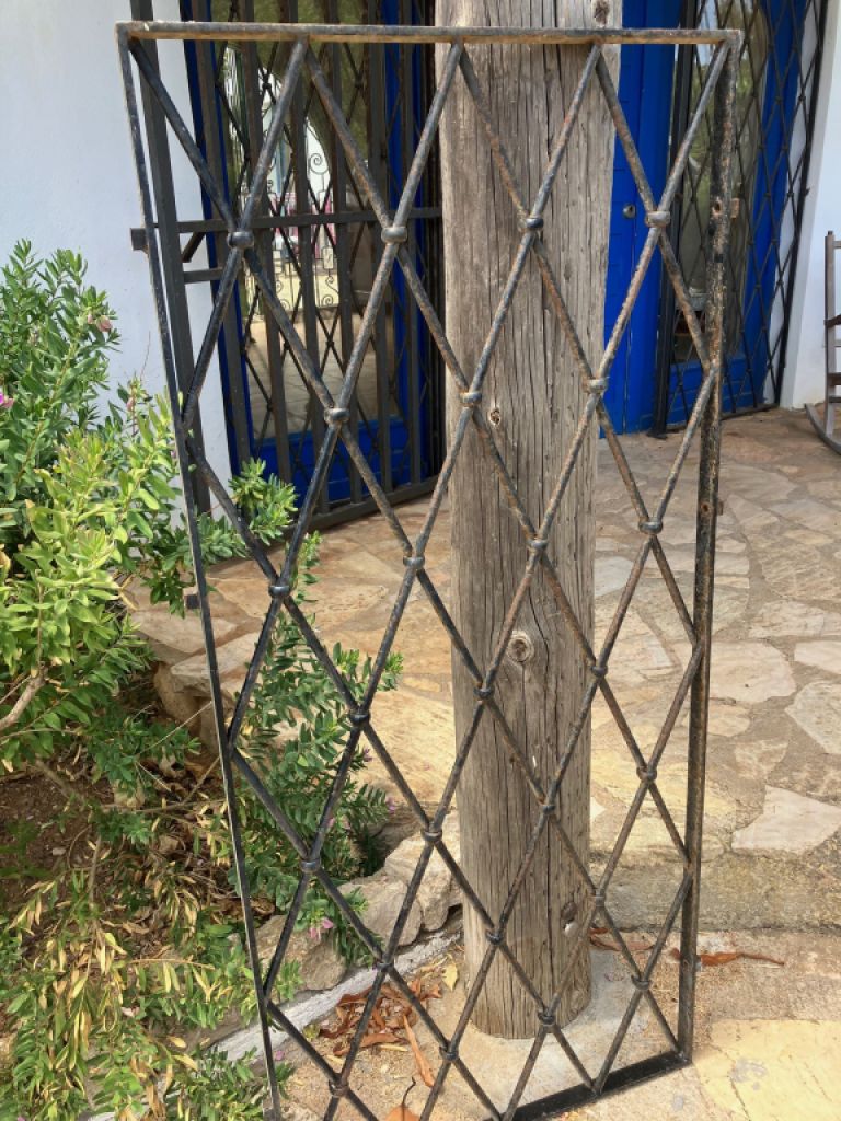 Metal grilles for windows and doors