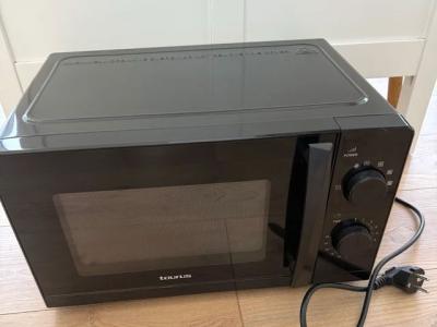 Taurus black microwave