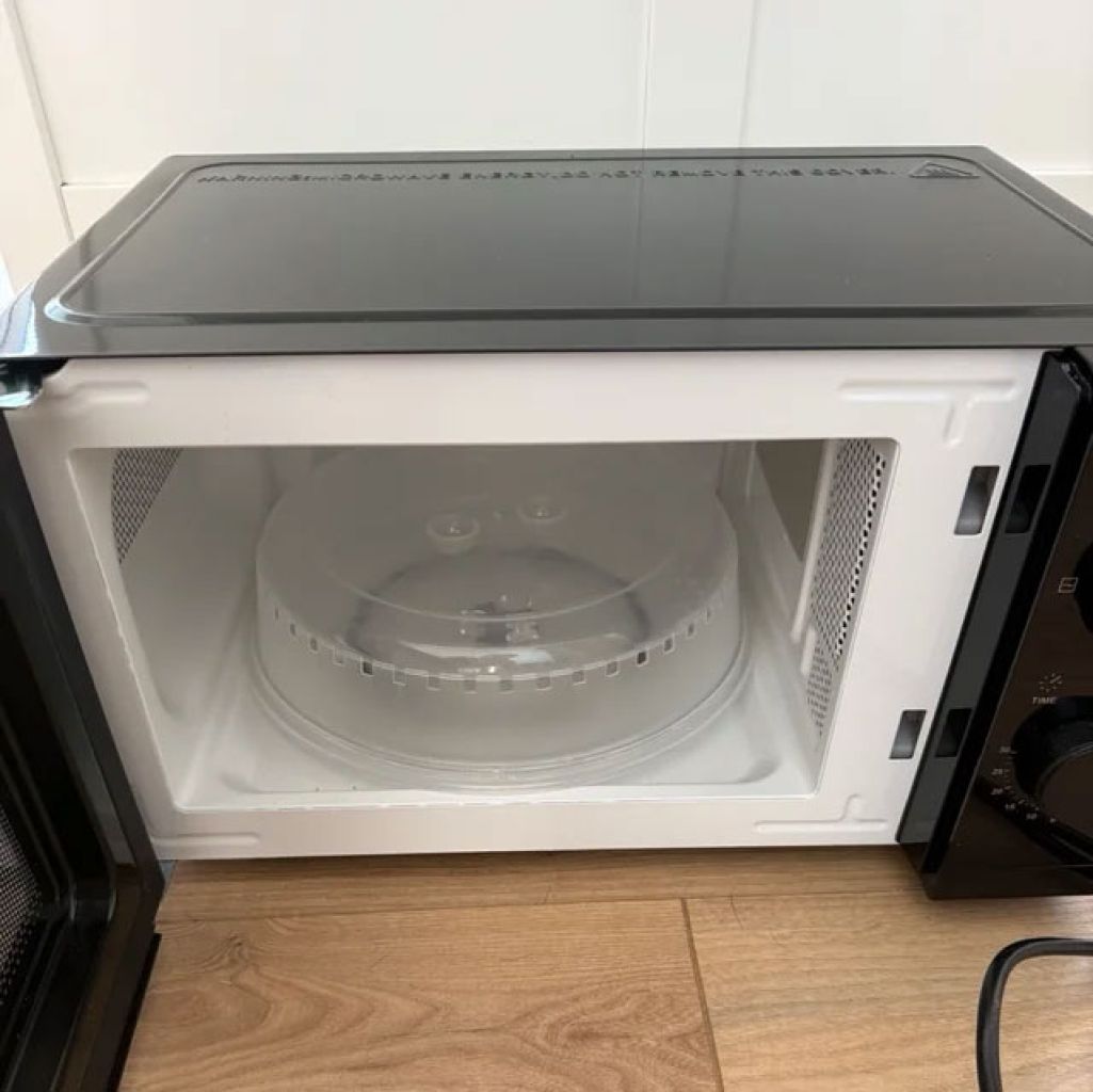 Taurus black microwave