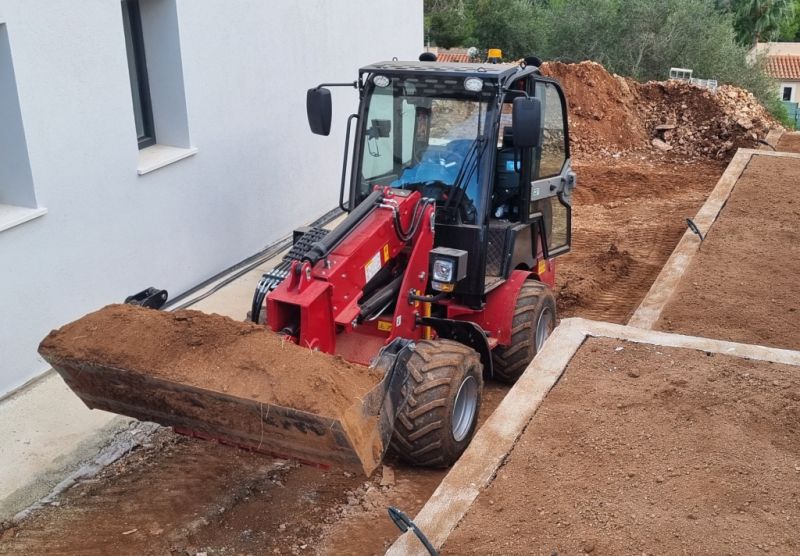 Mini excavator # Telescopic loader & trailer - Rental