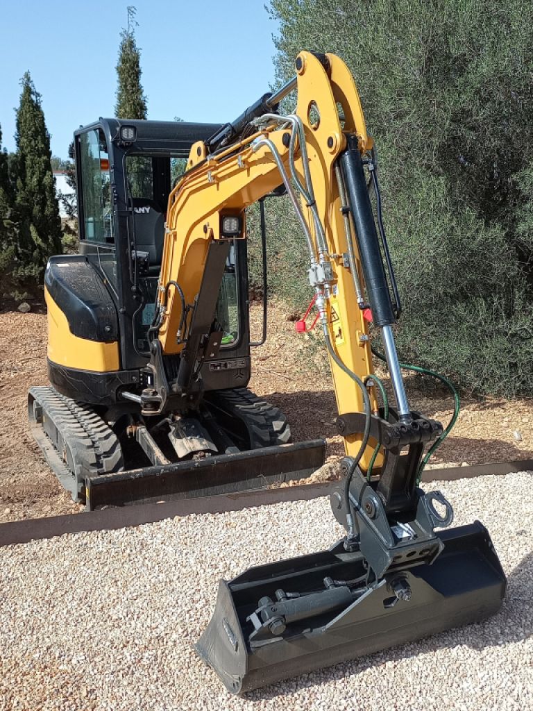 Mini excavator # Telescopic loader & trailer - Rental