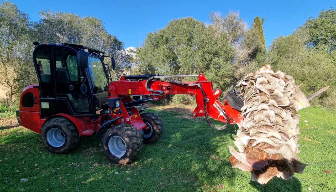 Mini excavator # Telescopic loader & trailer - Rental