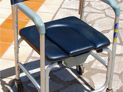 mobiler Toilettensitz | Räder | Armlehnen | Aluminium | Schwarz |