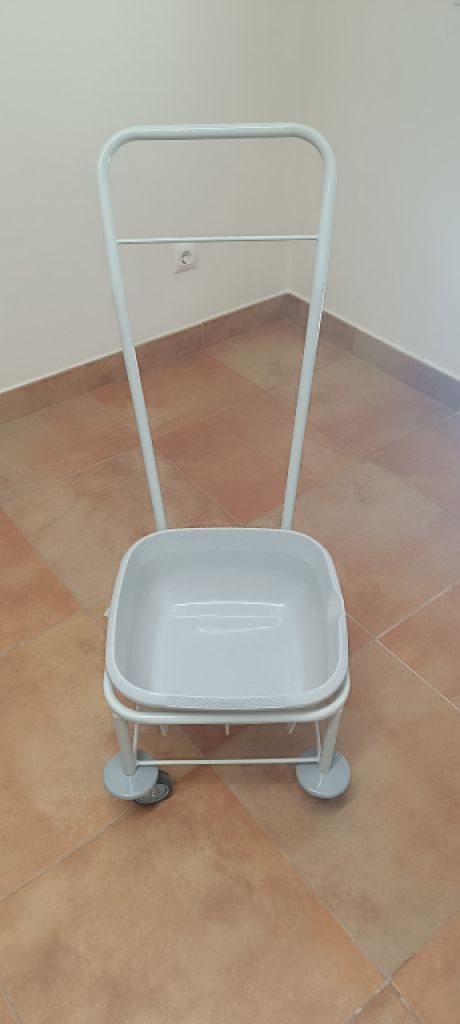 Mobile tub trolley with tub