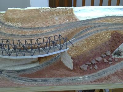 Modelleisenbahn Anlage 0, nur das gestaltete Layout ohne rollendes Material.