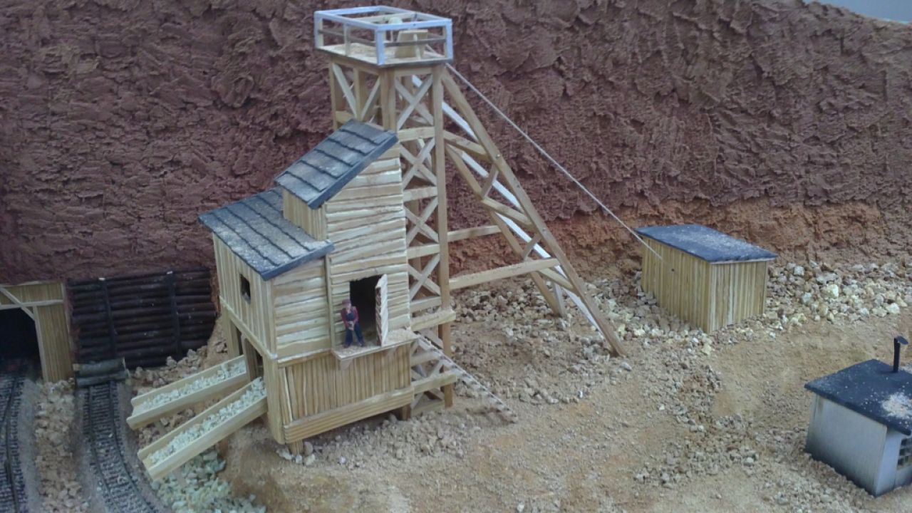 Modelleisenbahn Anlage 0, nur das gestaltete Layout ohne rollendes Material.