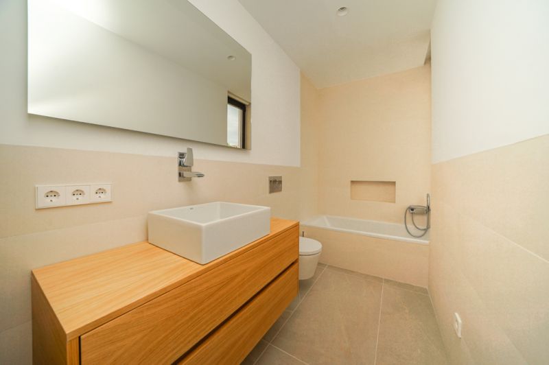 Moderne Doppelhaushälfte in zweiter Linie Puerto Alcudia