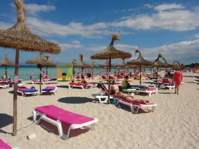 Moderne Doppelhaushälfte in zweiter Linie Puerto Alcudia