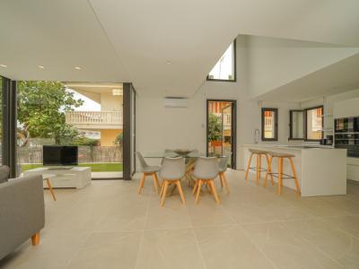 Moderne Doppelhaushälfte in zweiter Linie Puerto Alcudia