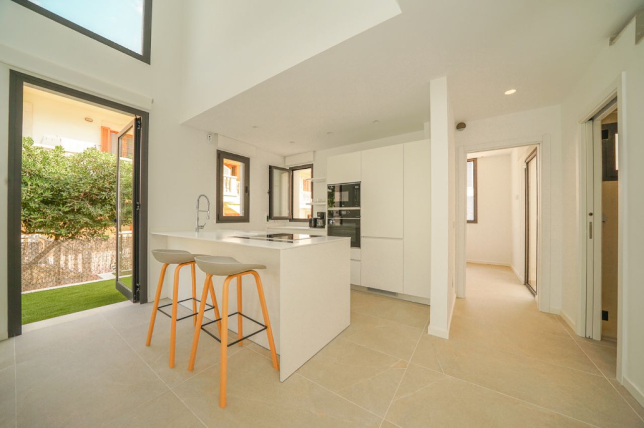 Moderne Doppelhaushälfte in zweiter Linie Puerto Alcudia