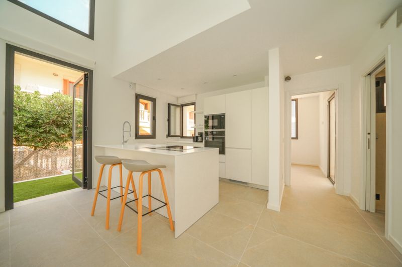 Moderne Doppelhaushälfte in zweiter Linie Puerto Alcudia