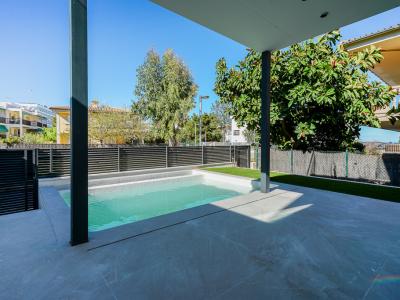 Moderne Doppelhaushälfte in zweiter Linie Puerto Alcudia