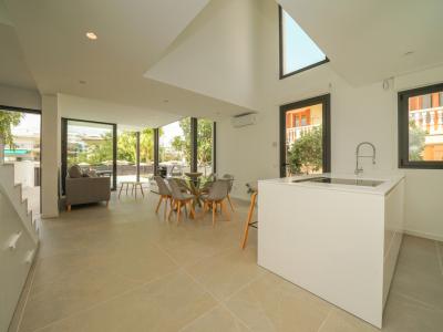 Moderne Doppelhaushälfte in zweiter Linie Puerto Alcudia