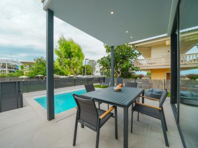 Moderne Doppelhaushälfte in zweiter Linie Puerto Alcudia