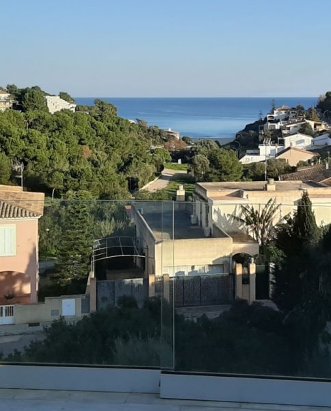 Moderne Doppelhaushälfte mit privatem Pool und Meerblick in Cala Mandia