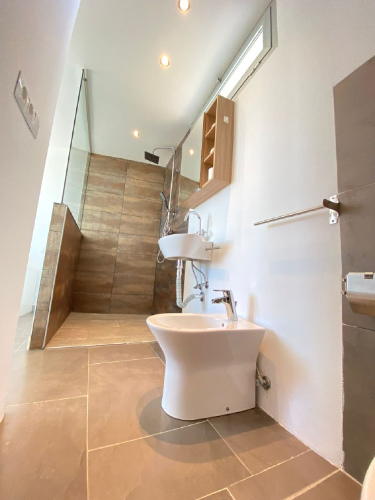 Moderne Doppelhaushälfte mit privatem Pool und Meerblick in Cala Mandia