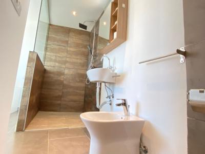 Moderne Doppelhaushälfte mit privatem Pool und Meerblick in Cala Mandia