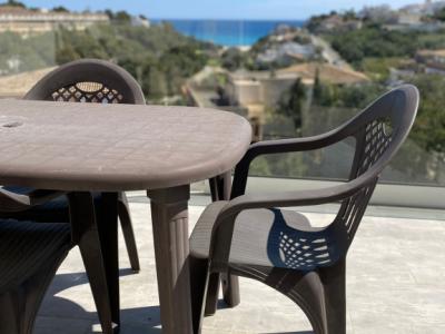 Moderne Doppelhaushälfte mit privatem Pool und Meerblick in Cala Mandia