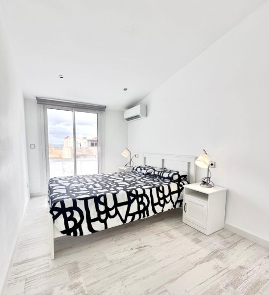 Moderne helle Dachgeschosswohnung in S´Illot