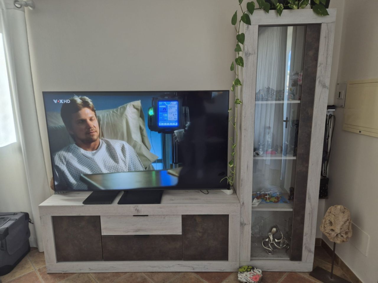 Modern, like-new wall unit