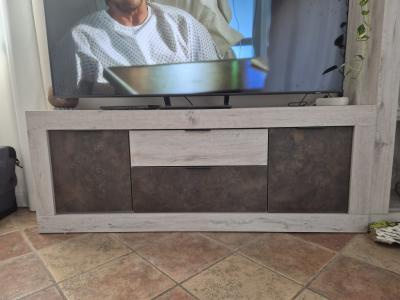 Modern, like-new wall unit