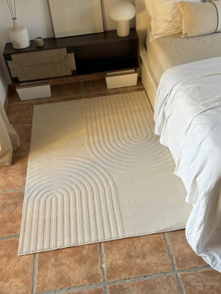 Modern Rug in Cream – unused