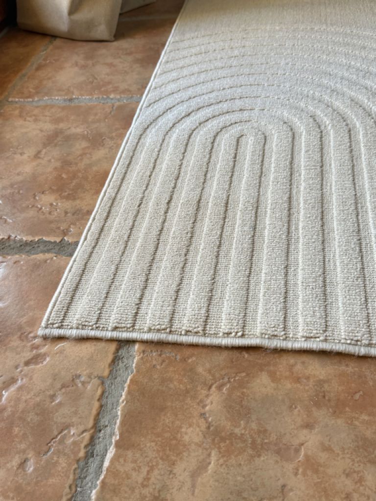 Modern Rug in Cream – unused