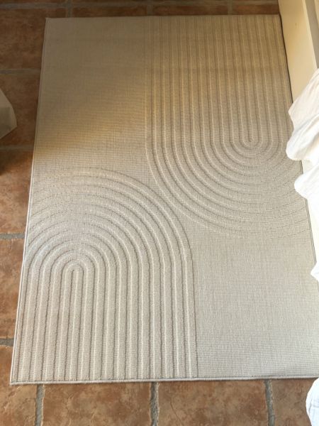 Modern Rug in Cream – unused