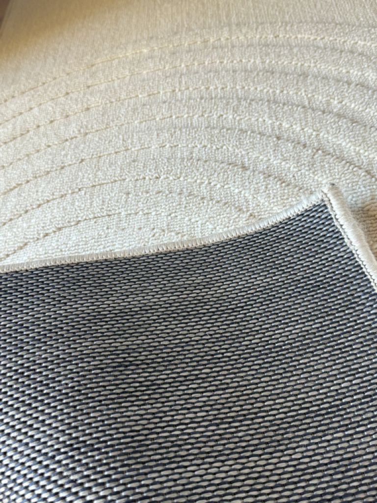 Modern Rug in Cream – unused