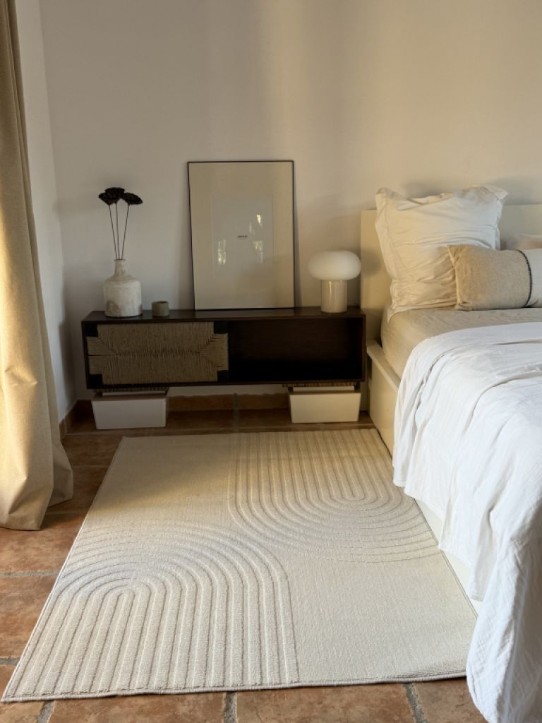 Modern Rug in Cream – unused