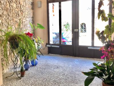 Modernes 3-stöckiges Haus mit Swimmingpool in der Stadt Cas Concos, Mallorca, Juni und Juli 2025