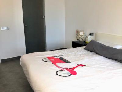 Modernes 3-stöckiges Haus mit Swimmingpool in der Stadt Cas Concos, Mallorca, Juni und Juli 2025