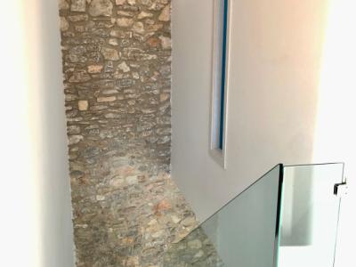 Modernes 3-stöckiges Haus mit Swimmingpool in der Stadt Cas Concos, Mallorca, Juni und Juli 2025