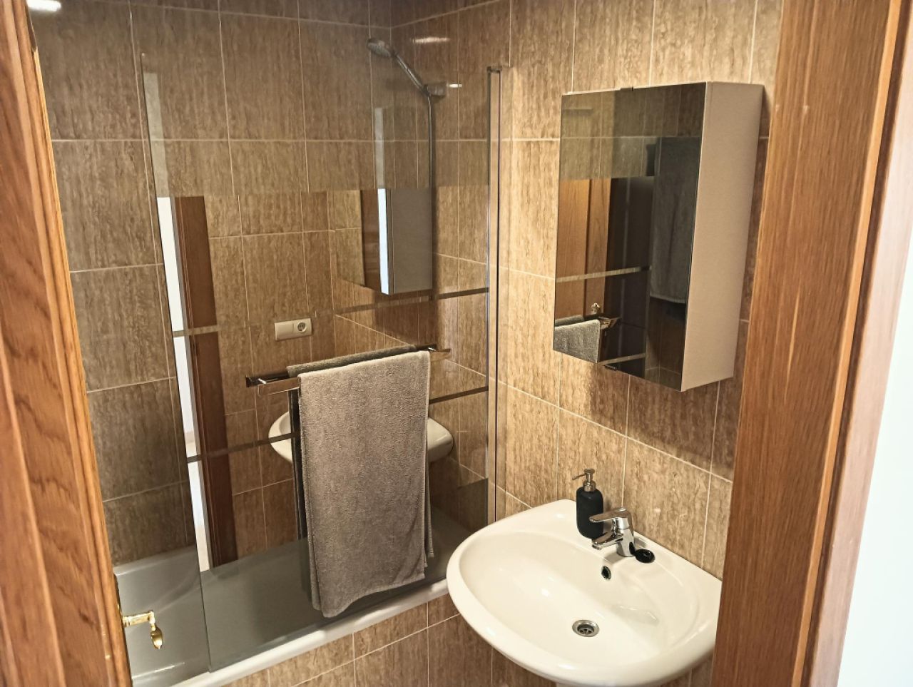 Modernes Apartment mit TIefgarage, Balkon in ruhiger Lage von Cala LLombards -- AP 420