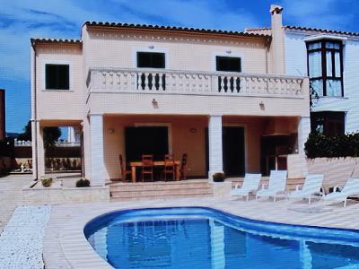 Modernes Chalet mit Pool, Zentralheizung ACs, am Rande von Calas de Mallorca ab Aug. 25 verfügbar.