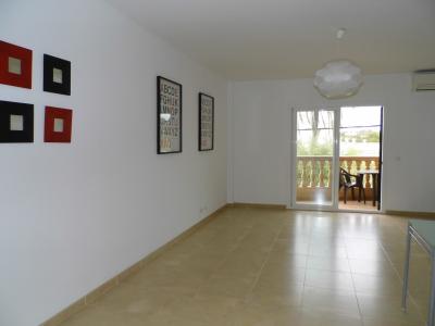 Modernes und unmöbliertes Apartment mit Teilmeerblick in Porto Petro -- AP 222