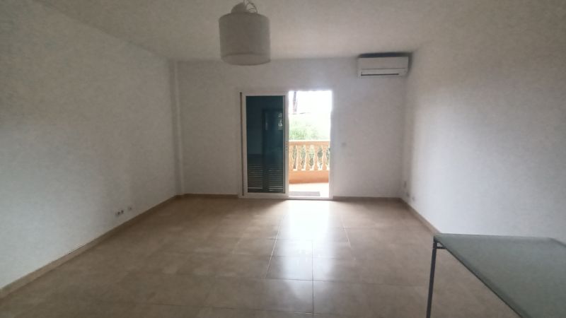 Modernes und unmöbliertes Apartment mit Teilmeerblick in Porto Petro -- AP 222