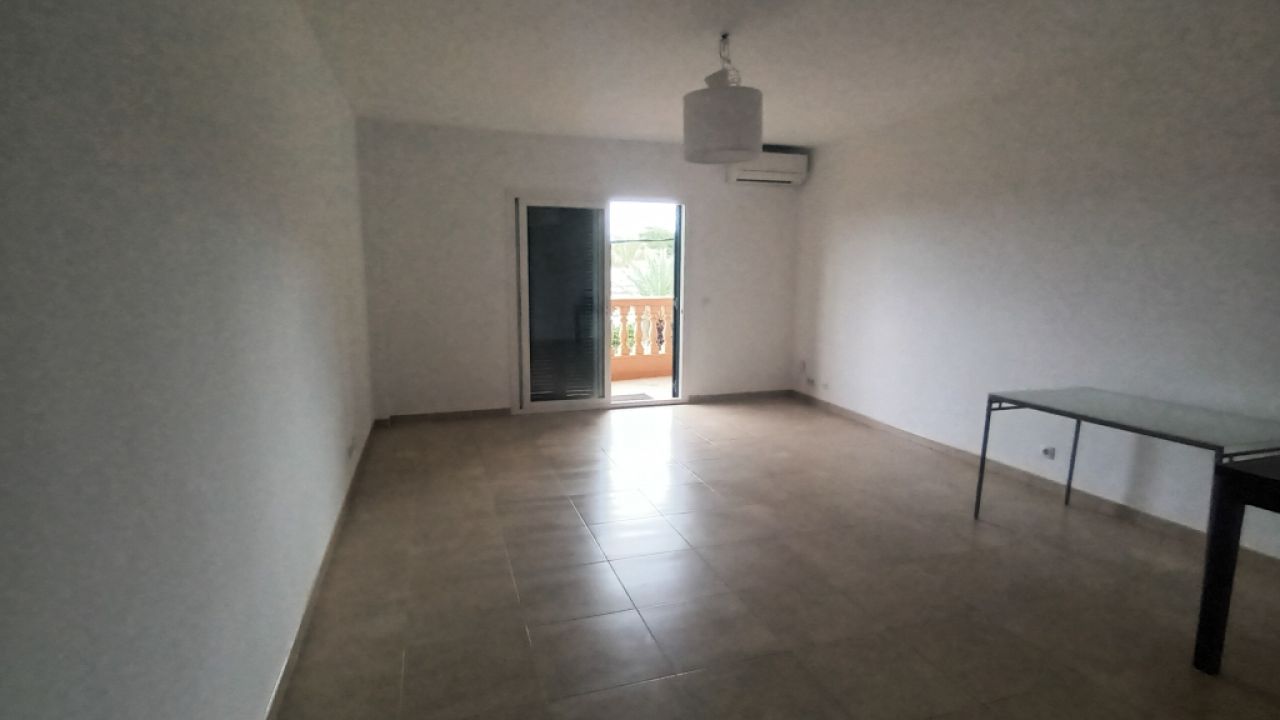 Modernes und unmöbliertes Apartment mit Teilmeerblick in Porto Petro -- AP 222